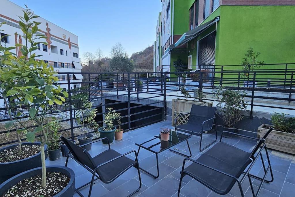 Deluxe Flat With Garden_Tirana Apartment Exterior photo